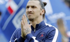 开云在线赛事平台-字母哥狂轰42+18化身禁区摧毁者，开拓者防线在他面前如纸糊