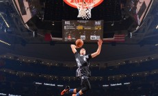 开云体育在线-爵士完胜魔术，孙铭徽惊艳四座，一场跨越文化的篮球交响