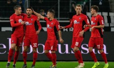 开云体育-包含弗赖堡客场击败奥格斯堡，稳步向前行的词条