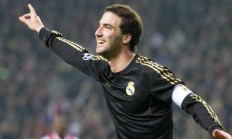 开云体育中国官网-冰与火的交响，迪马利亚扛起全队，冰岛对阵摩纳哥的史诗对决