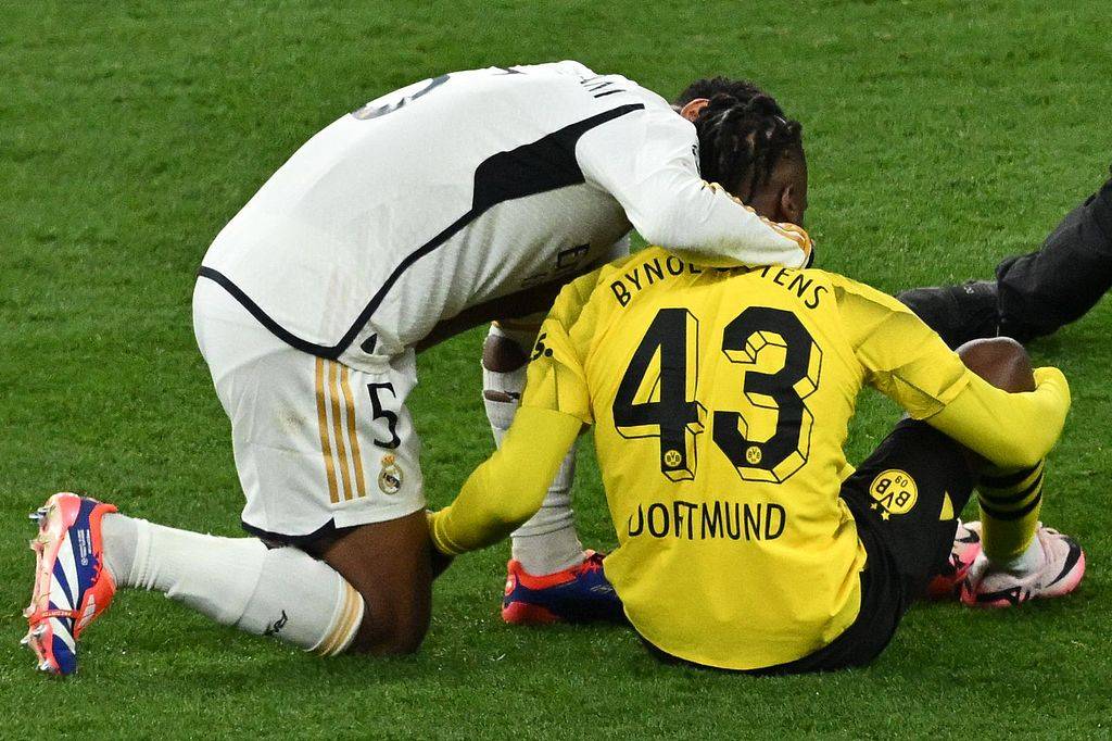 包含阿森纳惨遭多特蒙德逆转，欧冠希望渺茫的词条