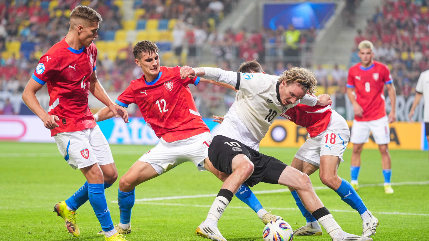 无畏困难,勇往直前:欧洲预选赛热血激战引人瞩目的简单介绍 无畏困难,勇往直前:欧洲预选赛热血激战引人瞩目的简单介绍