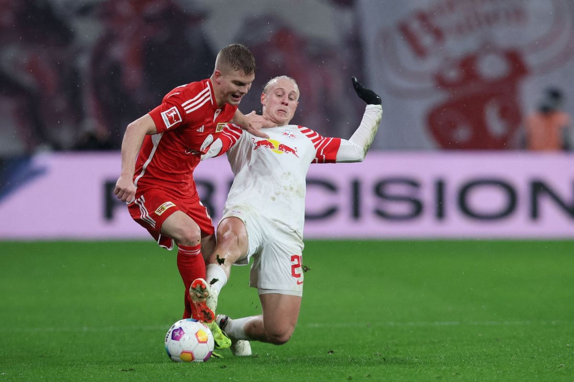 包含RB莱比锡客场惊险取胜，全力保持领先的词条