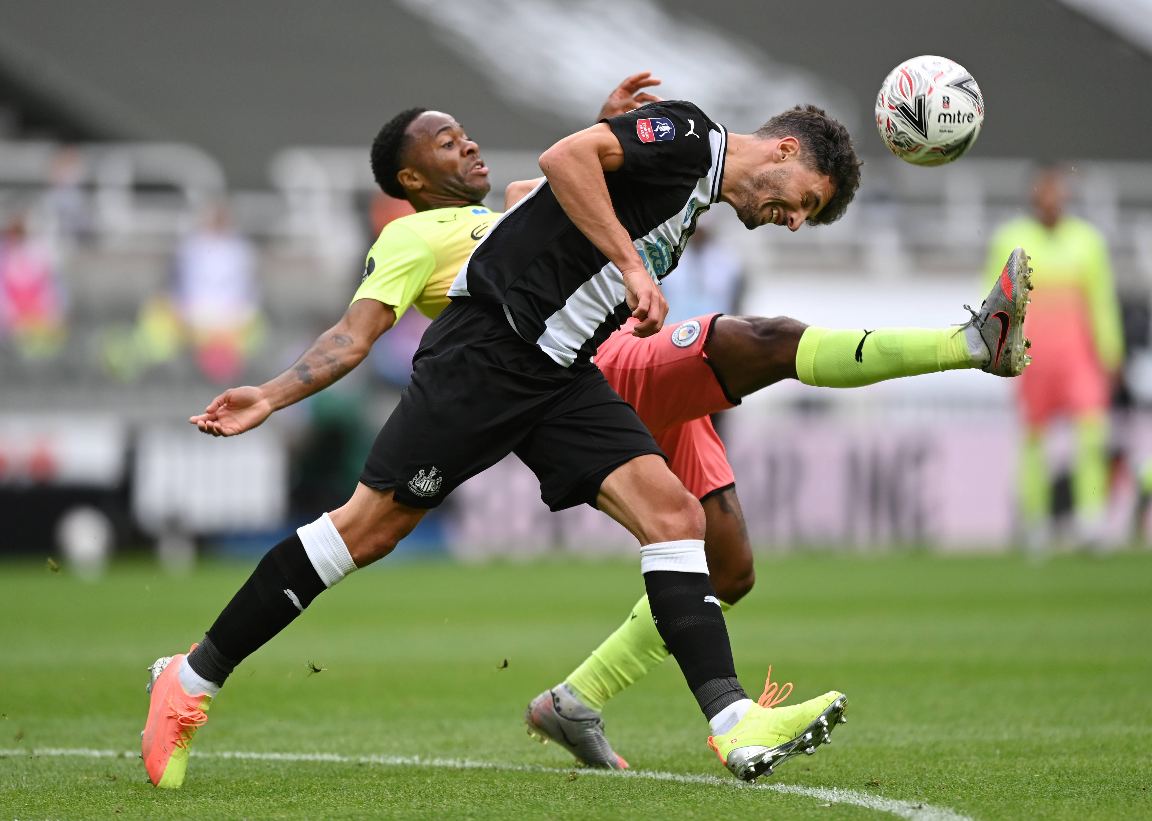 球员们在比赛中尽展风采，展现出色技术的简单介绍