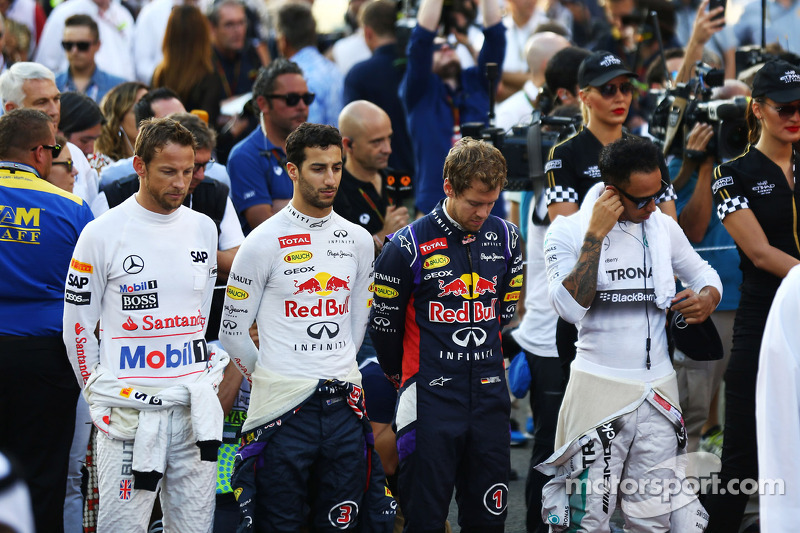 包含梅赛德斯横扫迈凯伦,汉密尔顿扛起全队的词条 包含梅赛德斯横扫迈凯伦,汉密尔顿扛起全队的词条