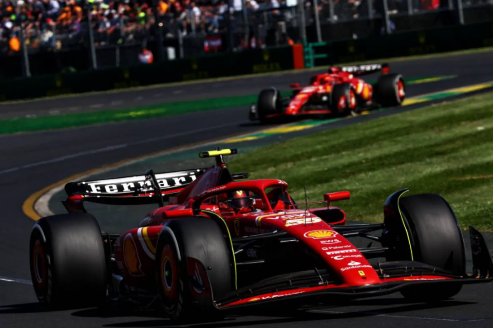 包含法拉利鏖战红牛二队，塞恩斯扛起全队的词条