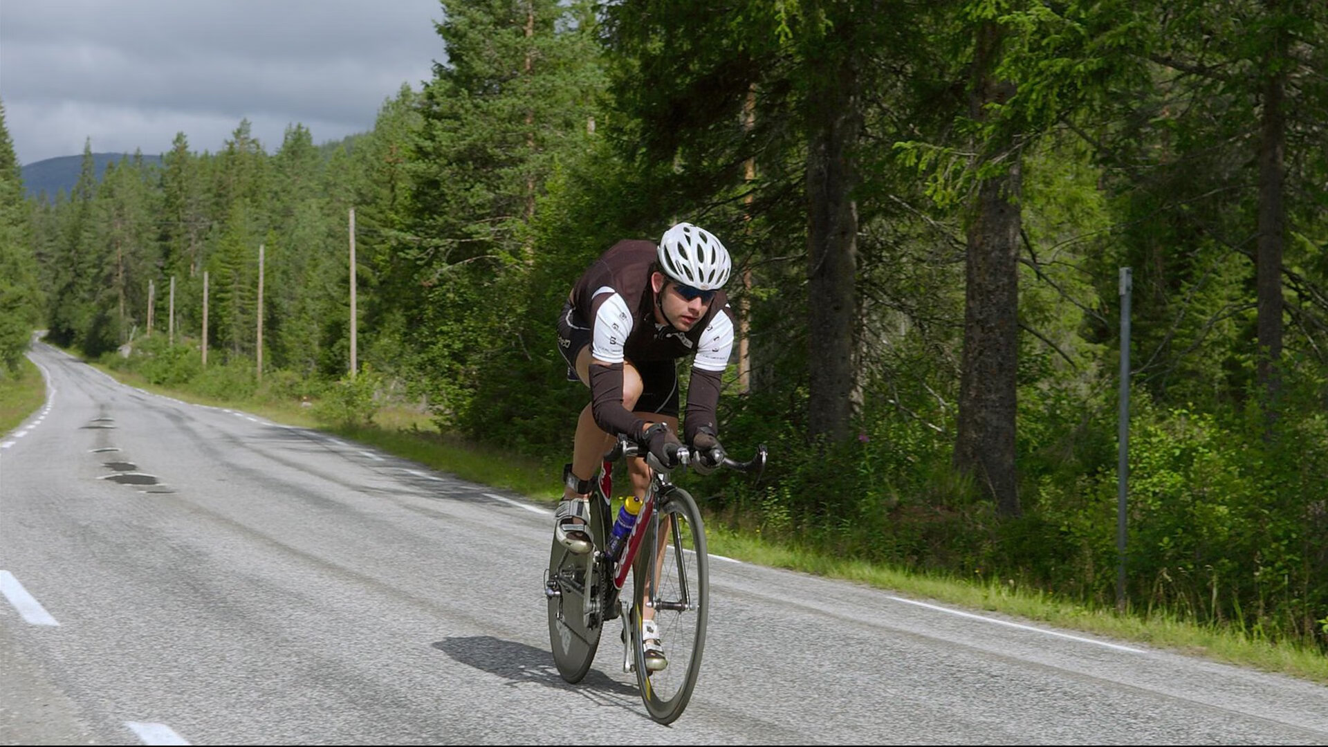 维尼修斯扛起全队,那不勒斯一波带走勒沃库森,欧冠舞台上的个人英雄主义与团队胜利