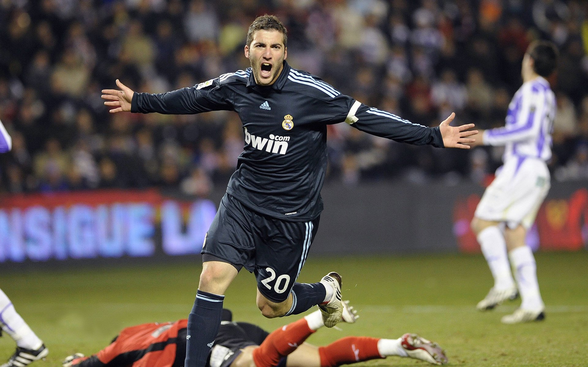 跨界传奇，森林狼的坚韧与杜兰特的英超狂想曲