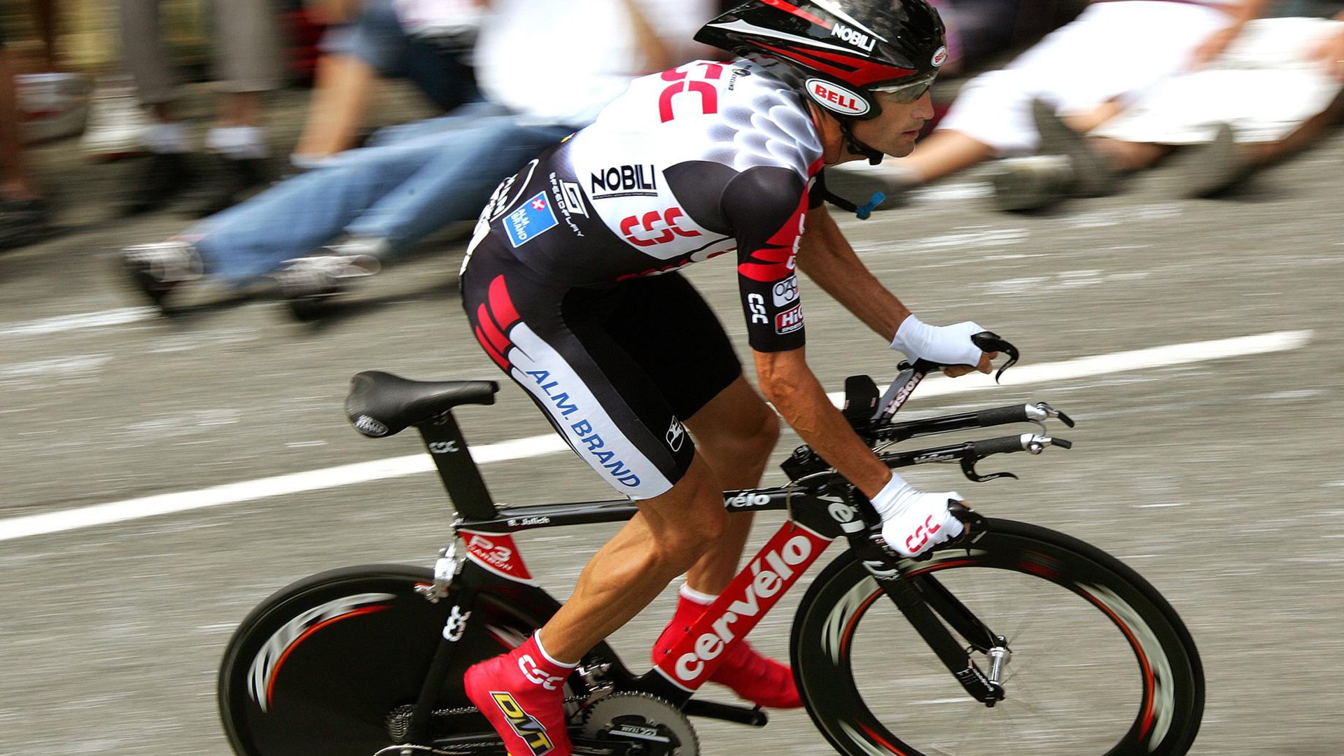 跨界主宰，尼克斯鏖战突围，浓眉欧冠赛场接管风云