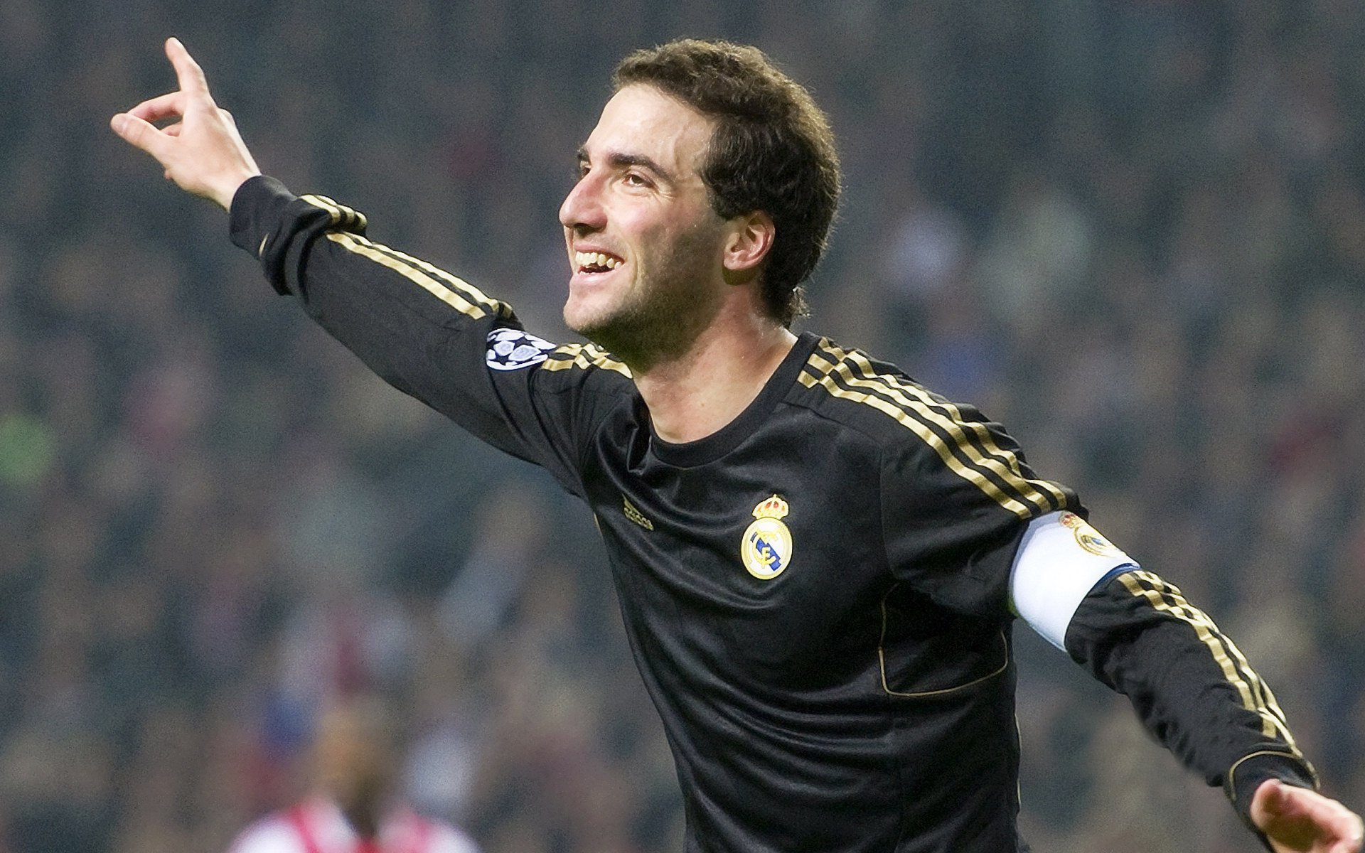 冰与火的交响，迪马利亚扛起全队，冰岛对阵摩纳哥的史诗对决