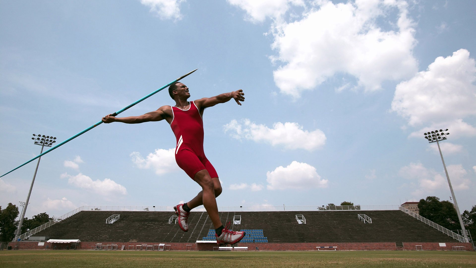 奥运周期关键战之夜，阿劳霍防守端锁死对手，铸就钢铁防线